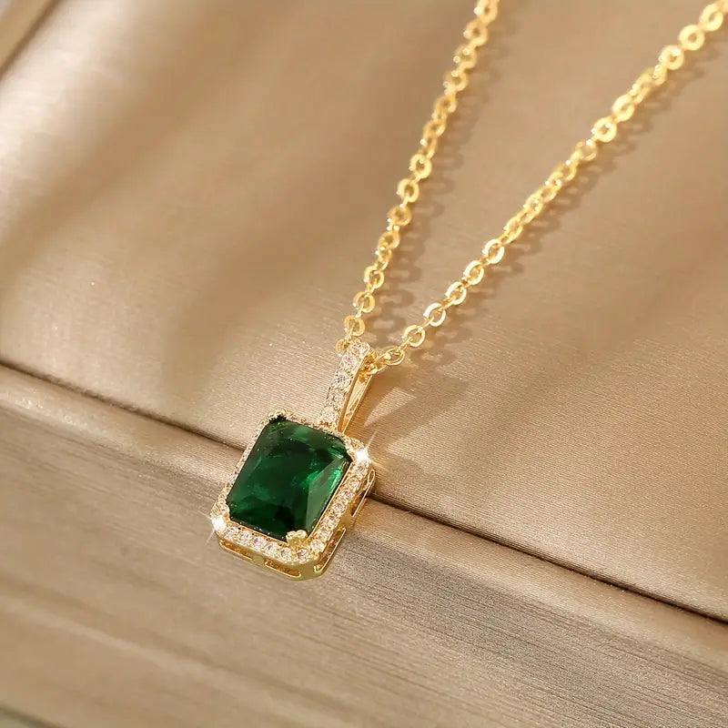 Miriam – Collana in oro con pendente in smeraldo.