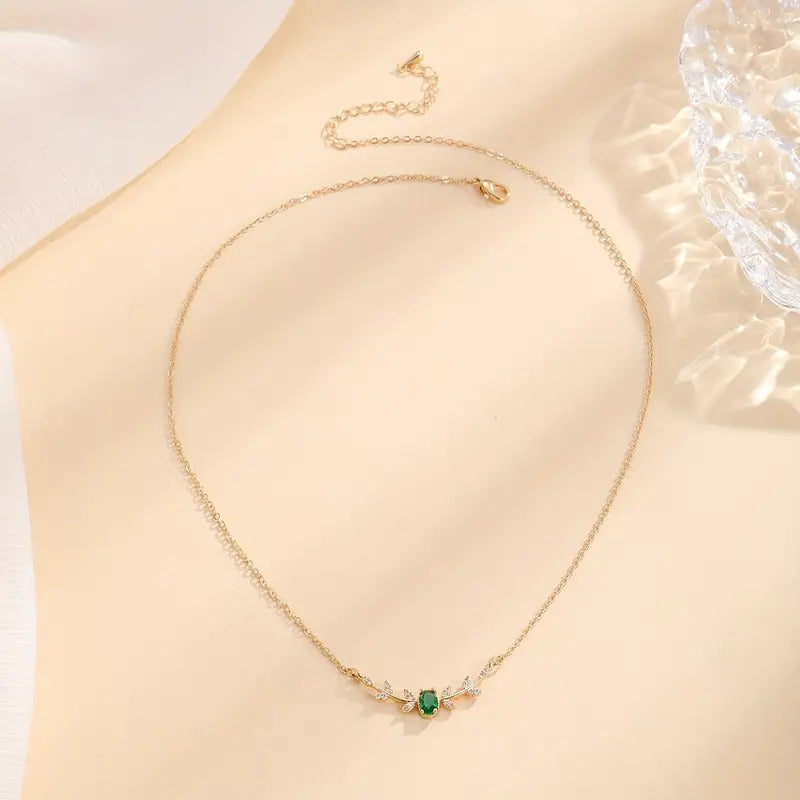 Klara – Collana doppia con pendente di smeraldo.