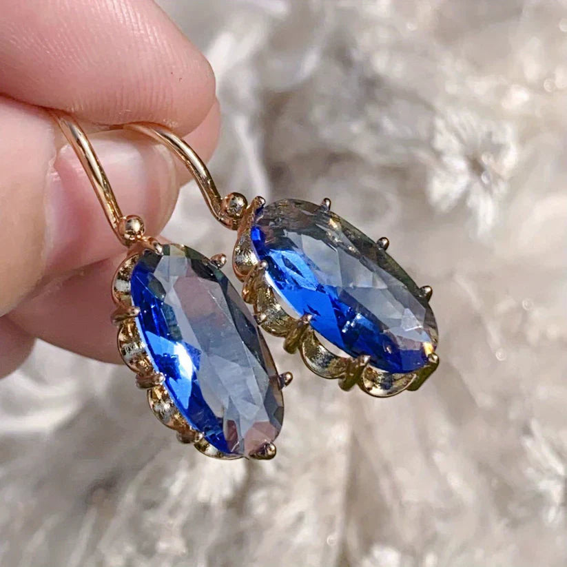 Johana – Anello con zaffiro e montatura lucida.