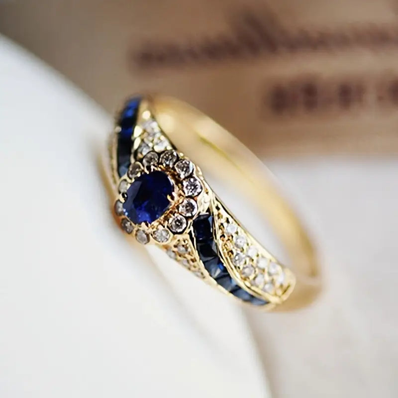 Beatrix – Anello placcato oro con doppia pietra.
