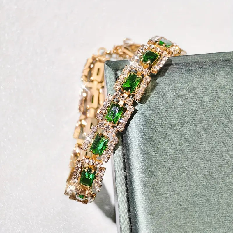 Josefína – Bracciale in oro con smeraldi rettangolari.