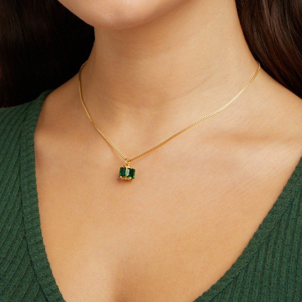 Tereza – Collana dorata delicata con struttura a maglie