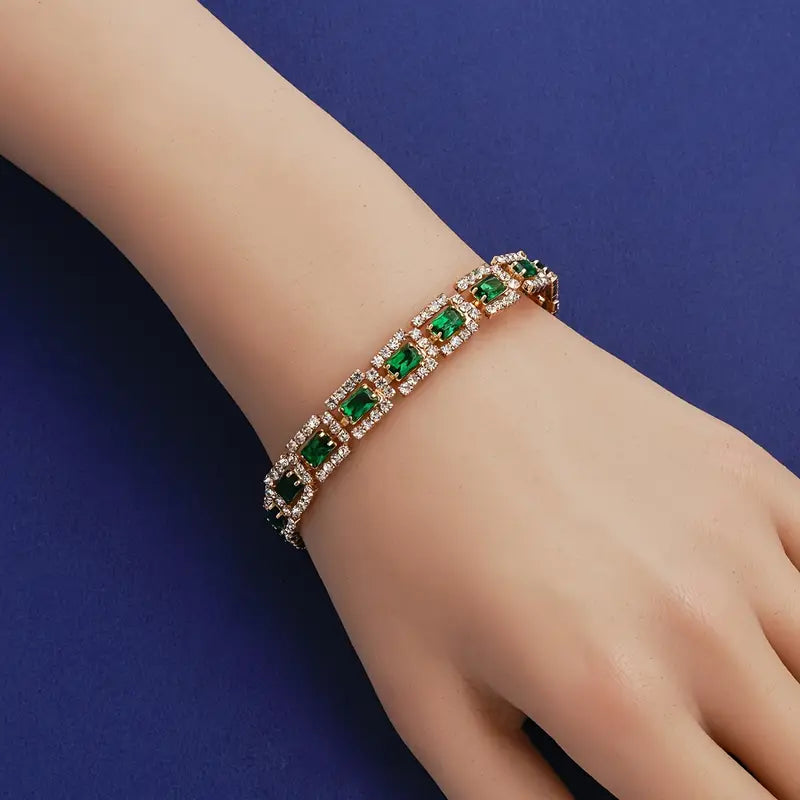 Josefína – Bracciale in oro con smeraldi rettangolari.