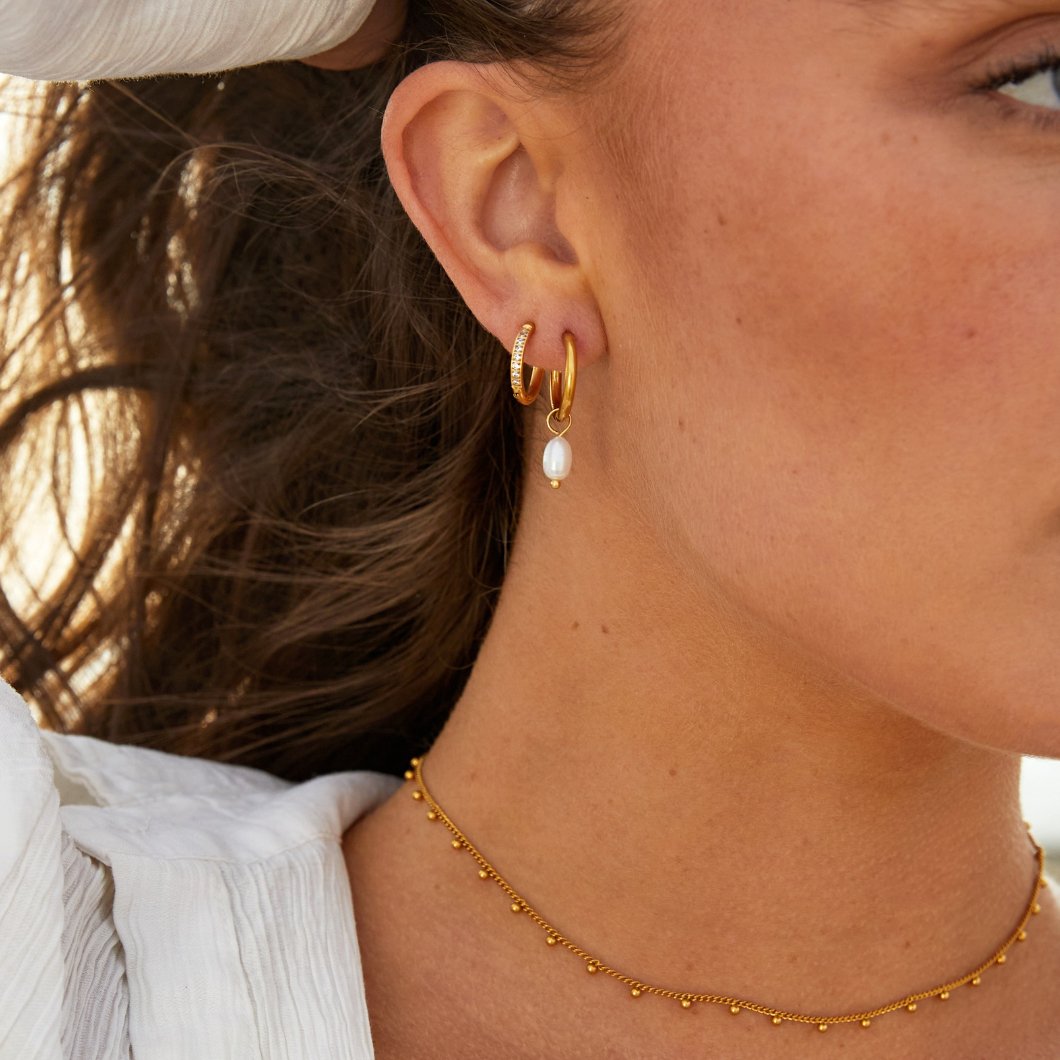 Elisa-Marie – Orecchini dorati con pendente in perla