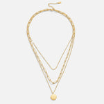 Karolína – Collana multistrato con pendente rotondo.