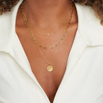 Lea – Collana dorata delicata multiriga con linee eleganti