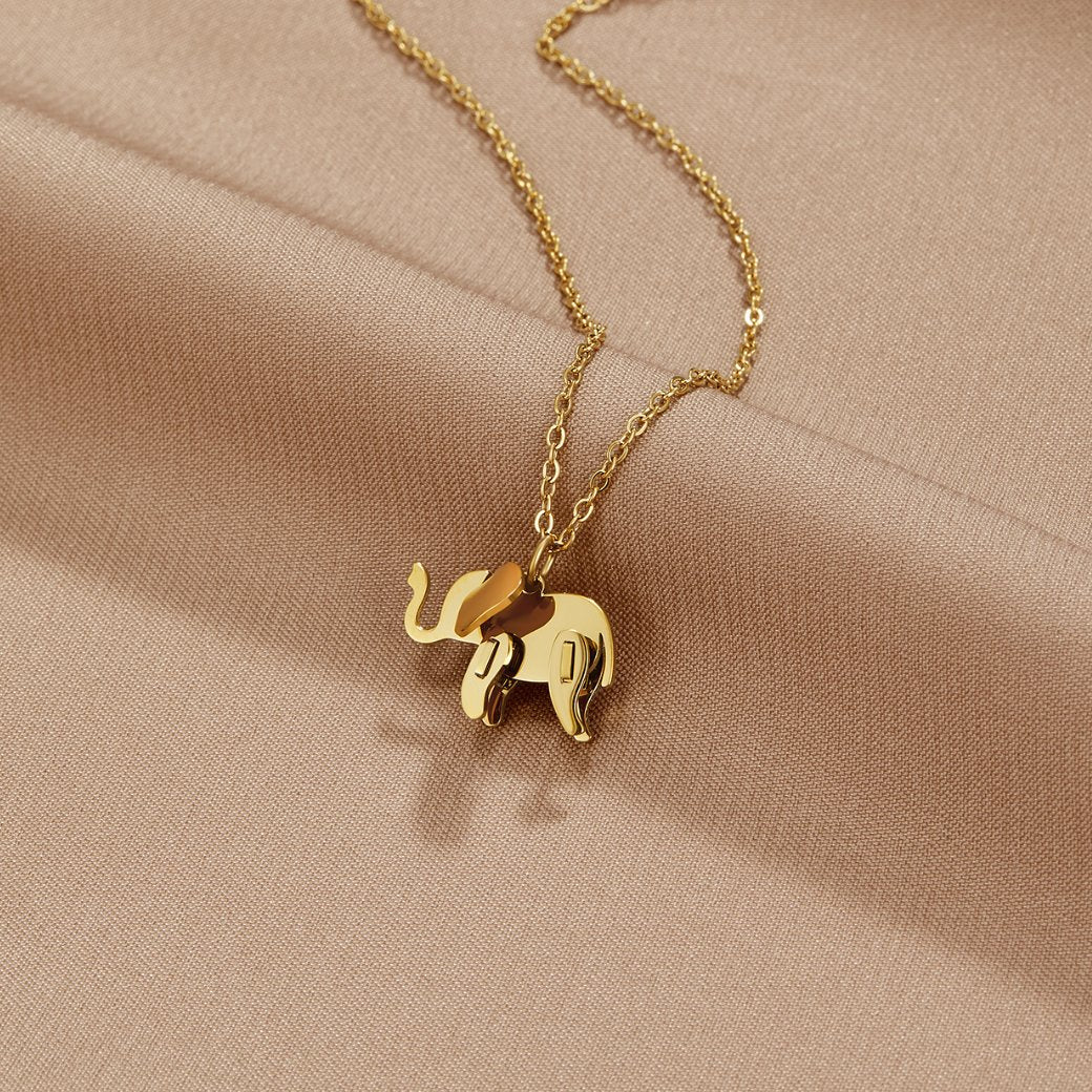 Gisela – Collana dorata con pendente rotondo e struttura