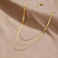 Antonie – Collana dorata multistrato con struttura chiara
