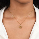 Ronja – Collana dorata con pendente floreale