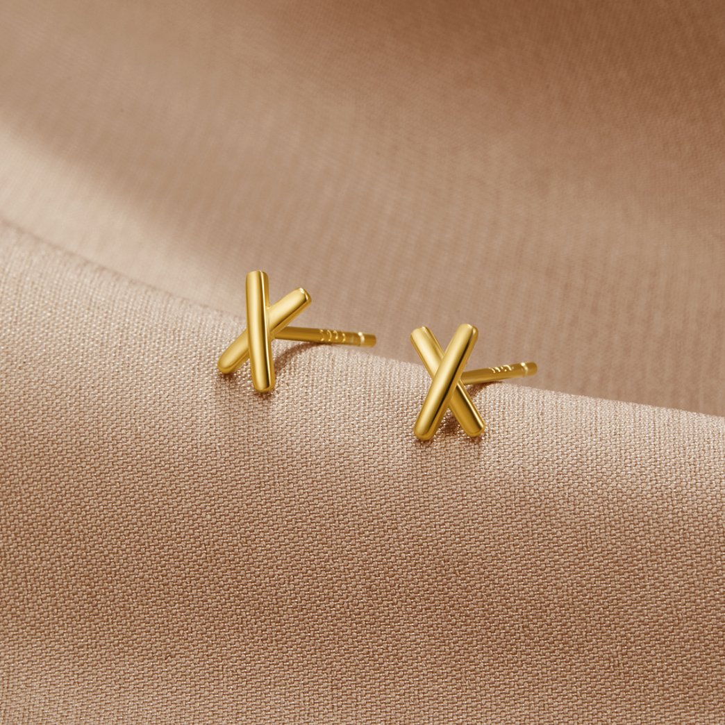 Líza – Orecchini in oro a forma di ramoscello.