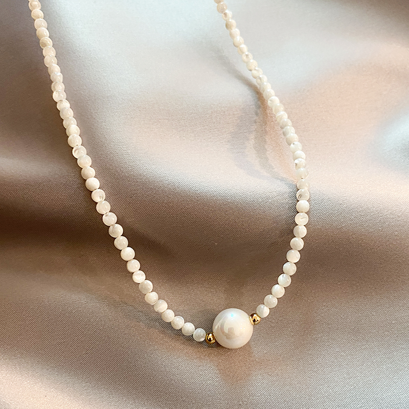 Annika – Collana dorata con semplice struttura a maglie