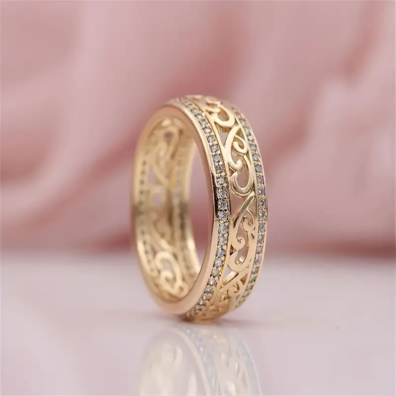 Kerstin – Anello dorato liscio e cavo