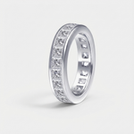 Maren – Anello in argento con diamanti e fascia stretta.