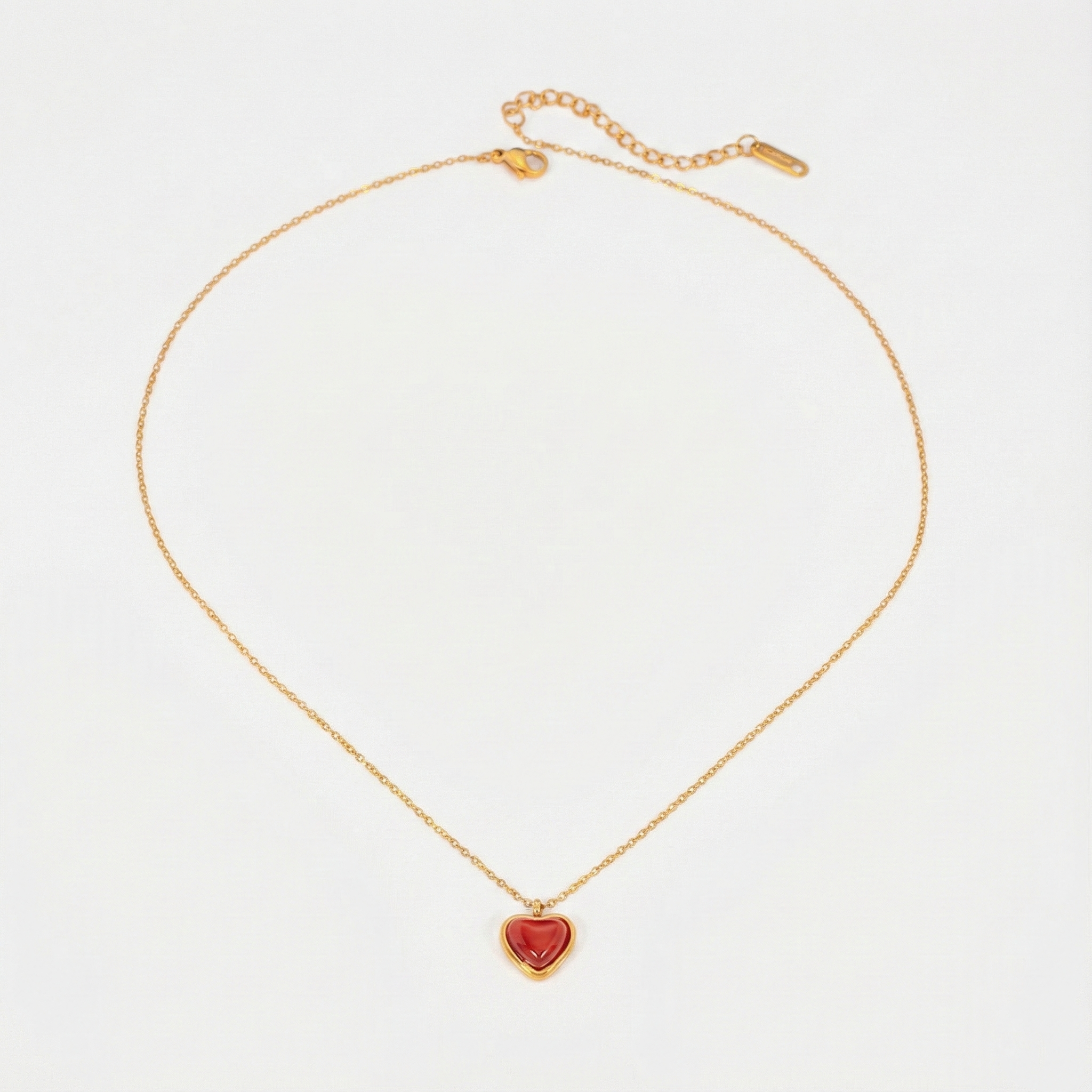 Marlena – Delicata collana con pendente a goccia lucente.