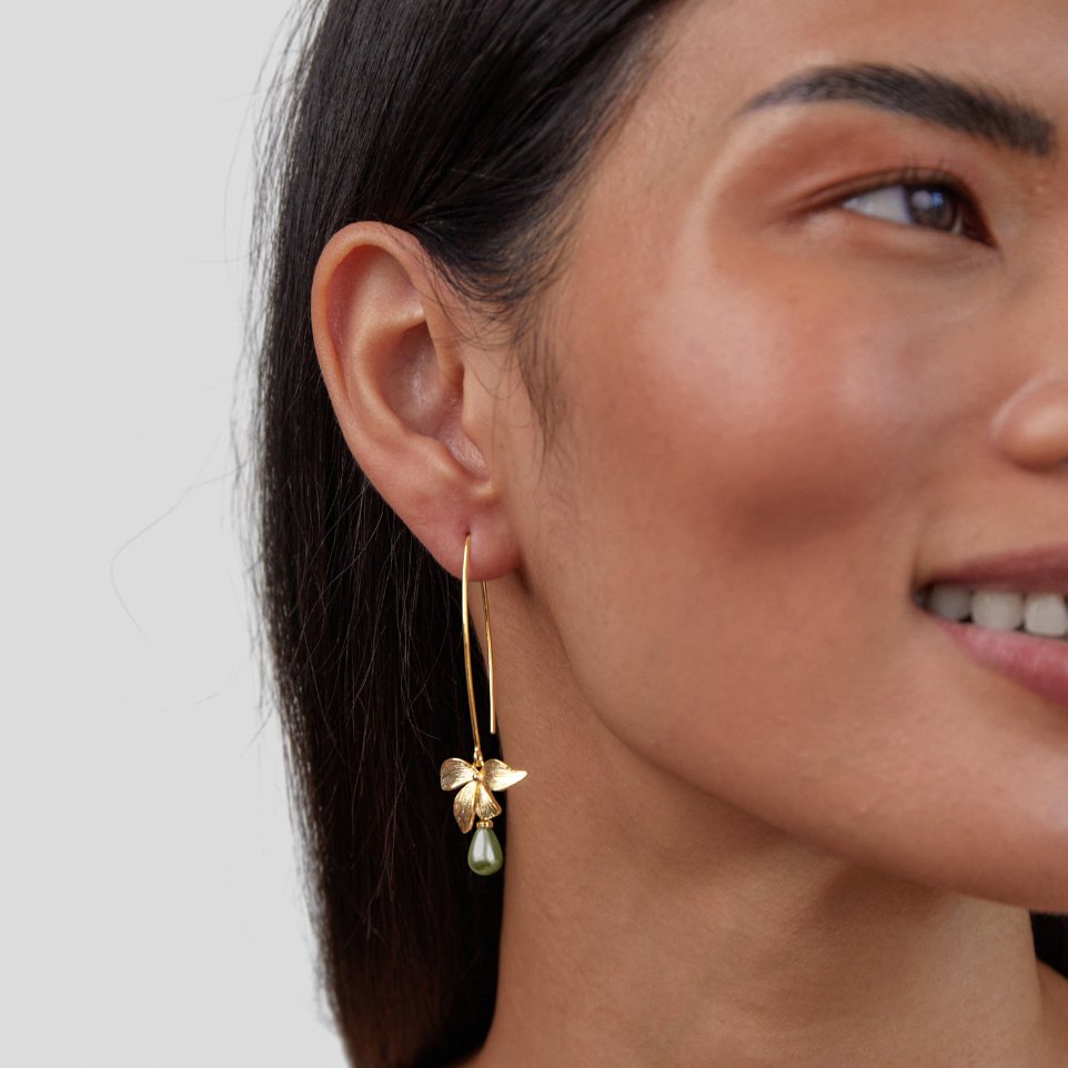 Juliana – Orecchini in oro con superficie perlata.