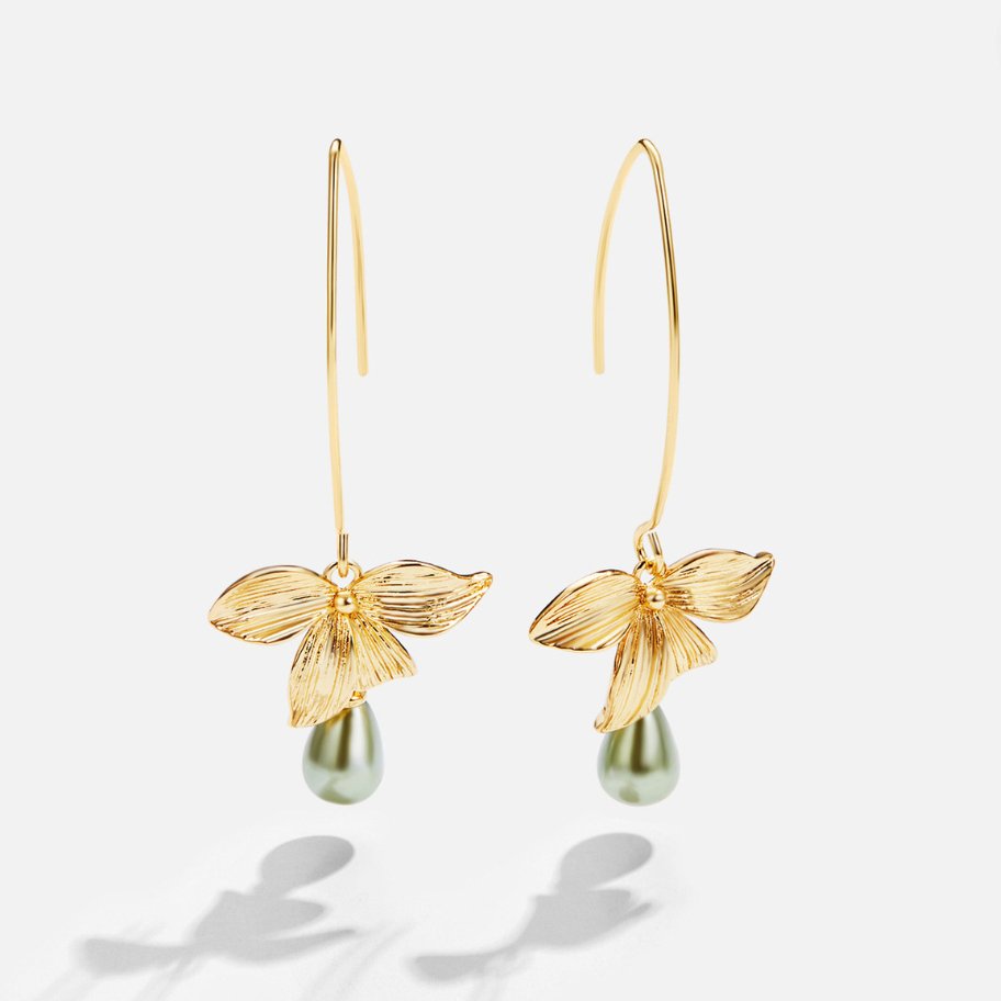 Juliana – Orecchini in oro con superficie perlata.