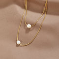 Sabina – Collana dorata a doppio strato con pietra scura