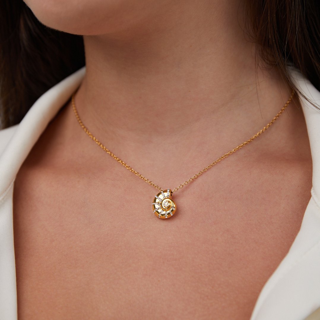Verena – Collana dorata con struttura a cuore