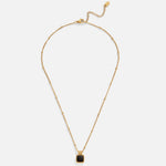 Selina - Collana in oro con pietra scura.