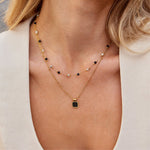 Tereza – Collana delicata con discreti dettagli bianchi e neri