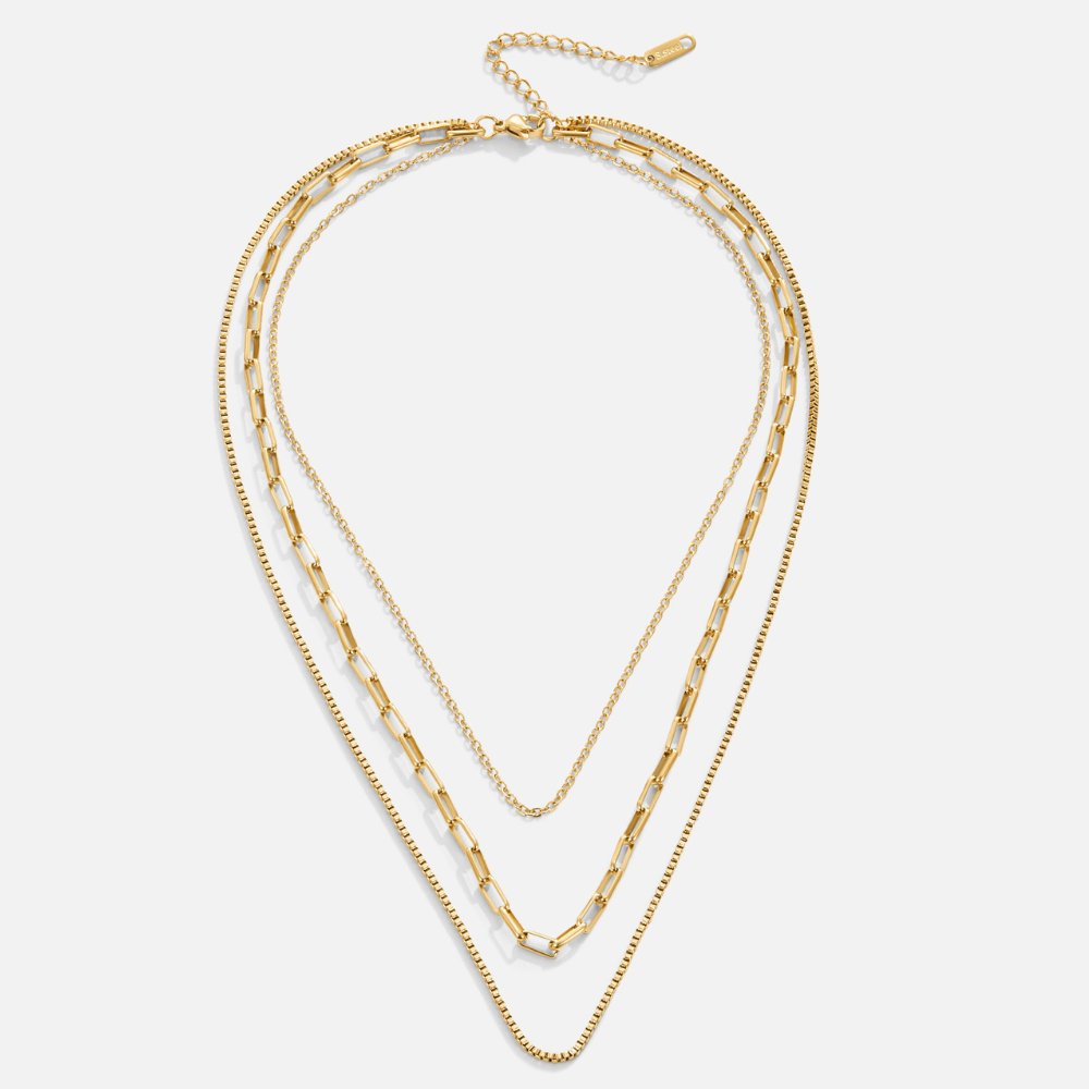 Josefína – Collana in oro a tre strati con maglie delicate.