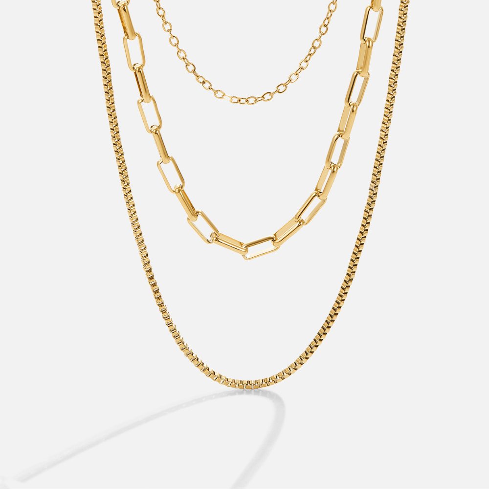 Josefine – Collana dorata a tre strati con maglie delicate