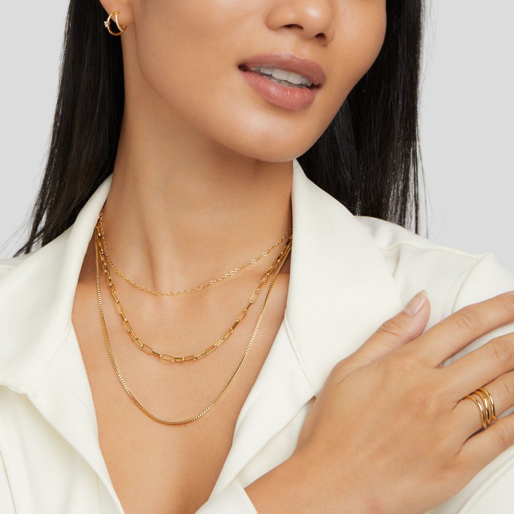 Josefine – Collana dorata a tre strati con maglie delicate