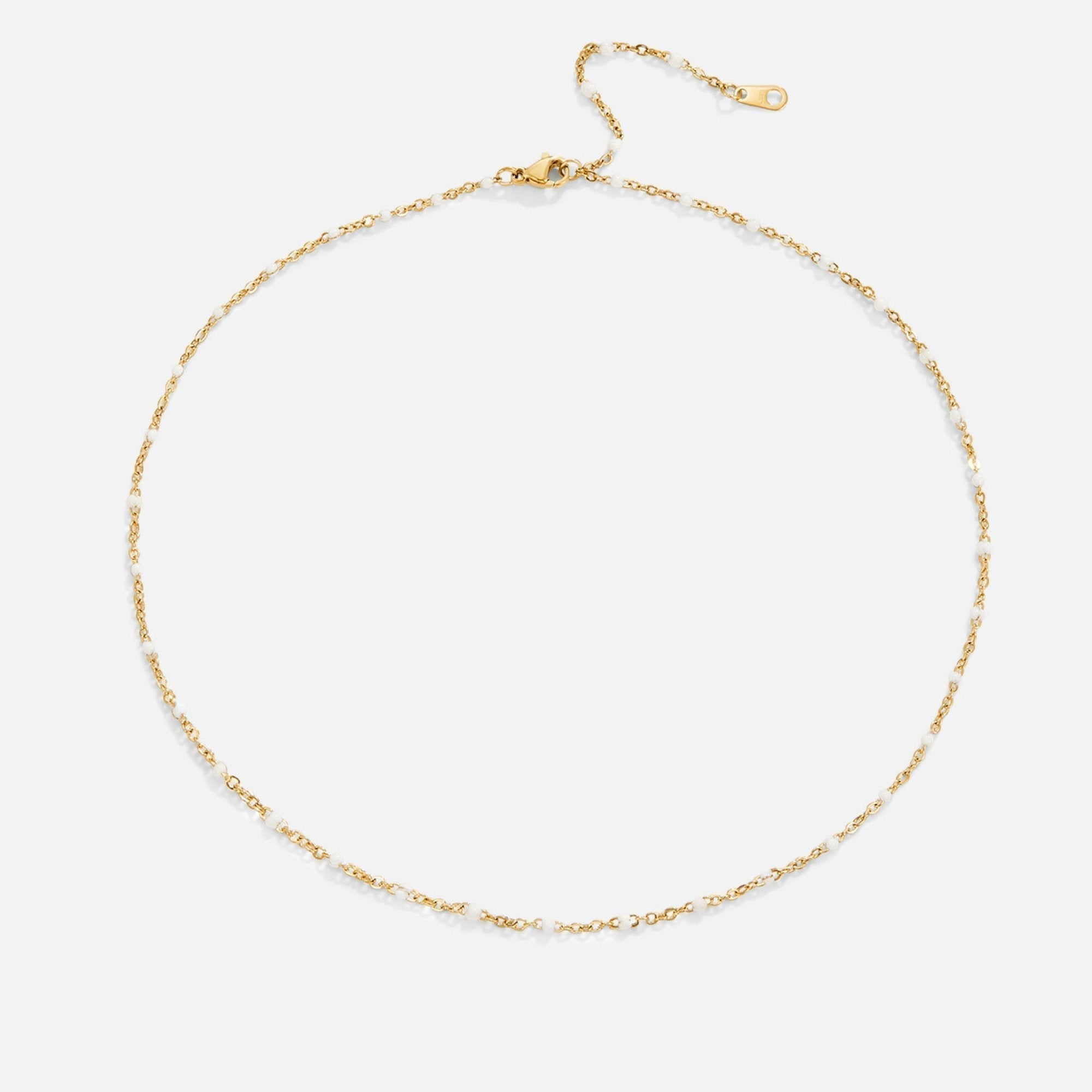 Milena – Collana corta con superficie liscia.