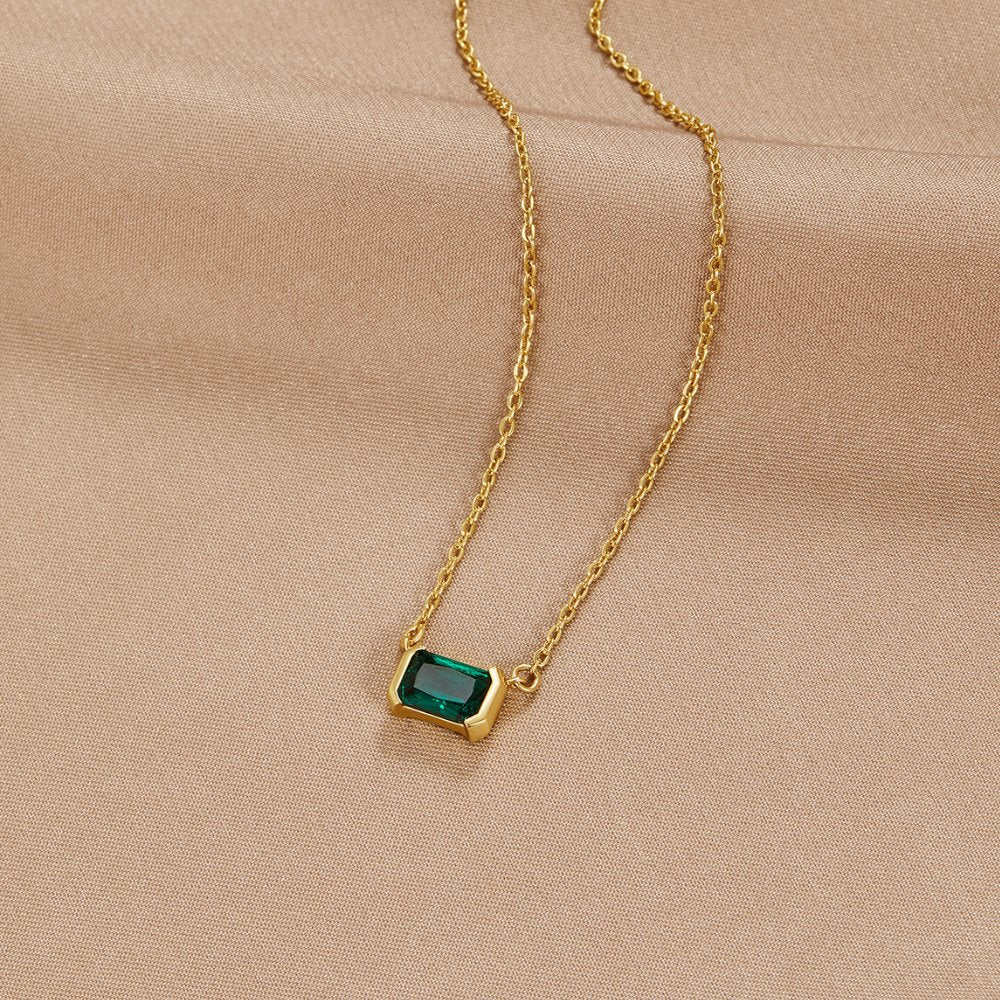 Loretta – Collana con pietra di smeraldo.
