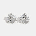 Flora – Orecchini in argento a forma di fiore.