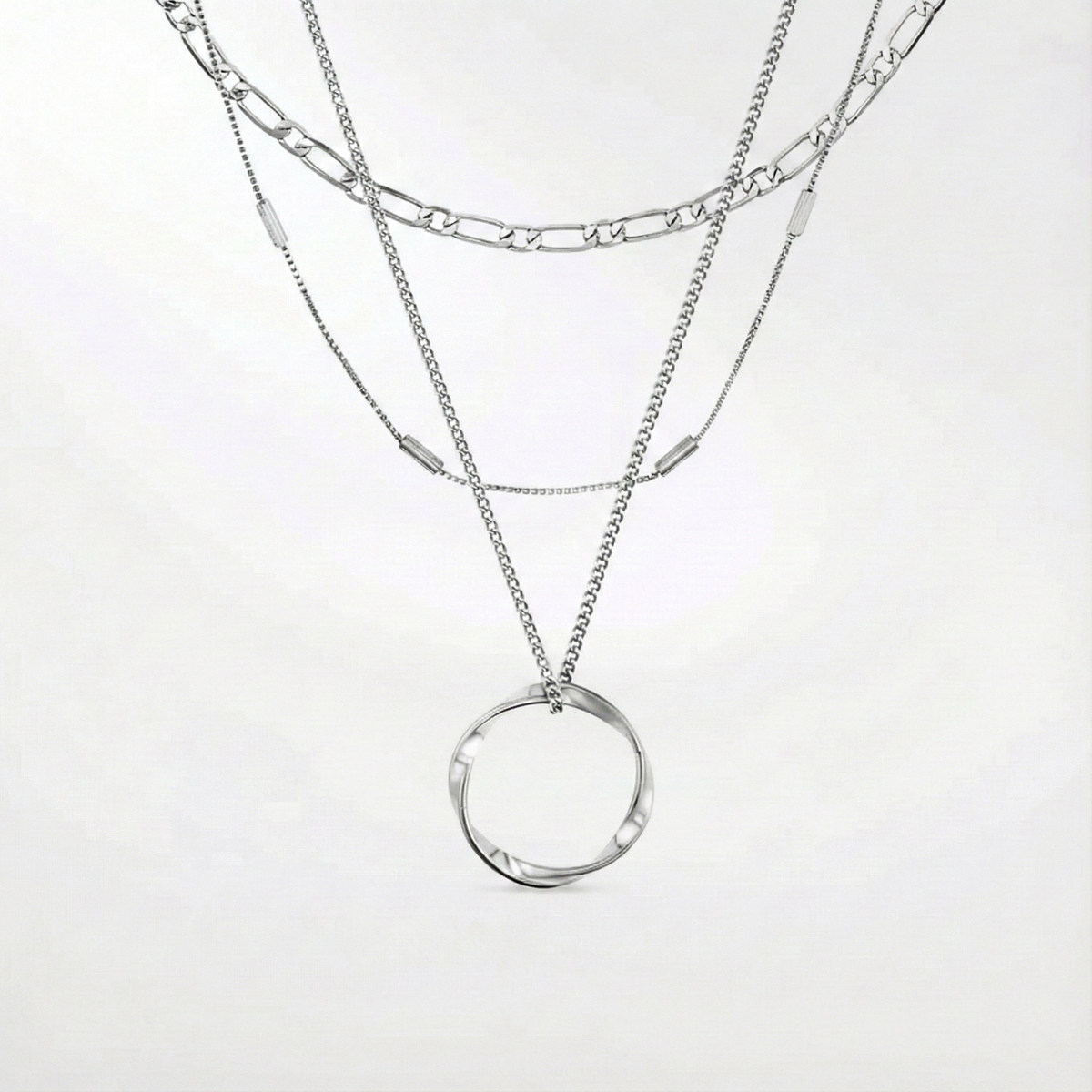 Collana aperta a tre fili