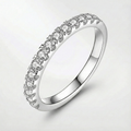 Anello nuziale con moissanite