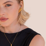 Leonora – Orecchini in oro con struttura a onda