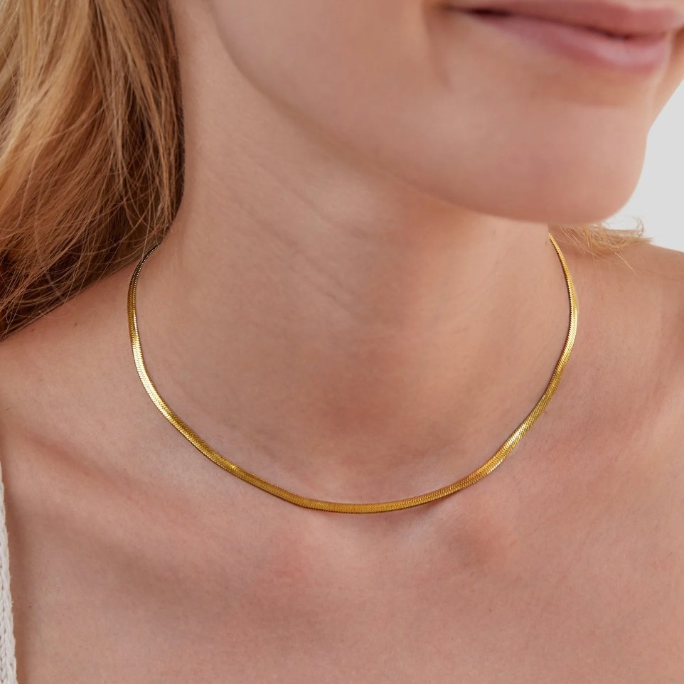 Luzia – Collana dorata a serpente con delicata lucentezza