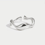 Clara – Anello in argento con superficie strutturata