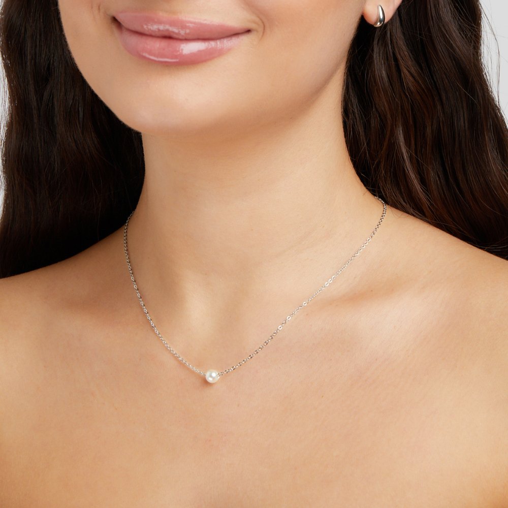 Klára – Collana in oro con pendente rotondo.