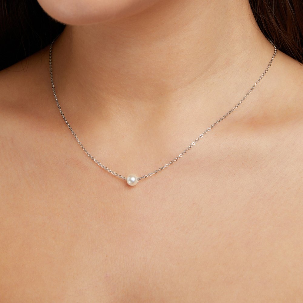 Klára – Collana in oro con pendente rotondo.