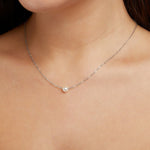 Clara – Collana dorata con pendente rotondo