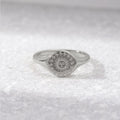 Rosa – Anello in argento con accento floreale