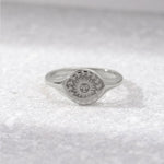 Rosa – Anello in argento con accento floreale