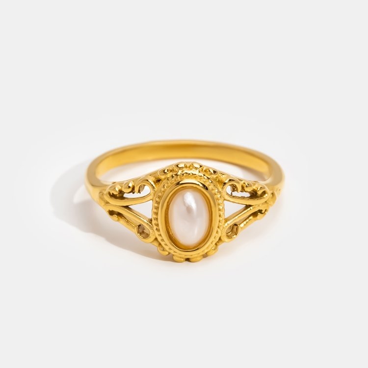 Nora – Anello in oro con linea curva.