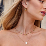 Annemarie – Collana dorata con medaglione floreale