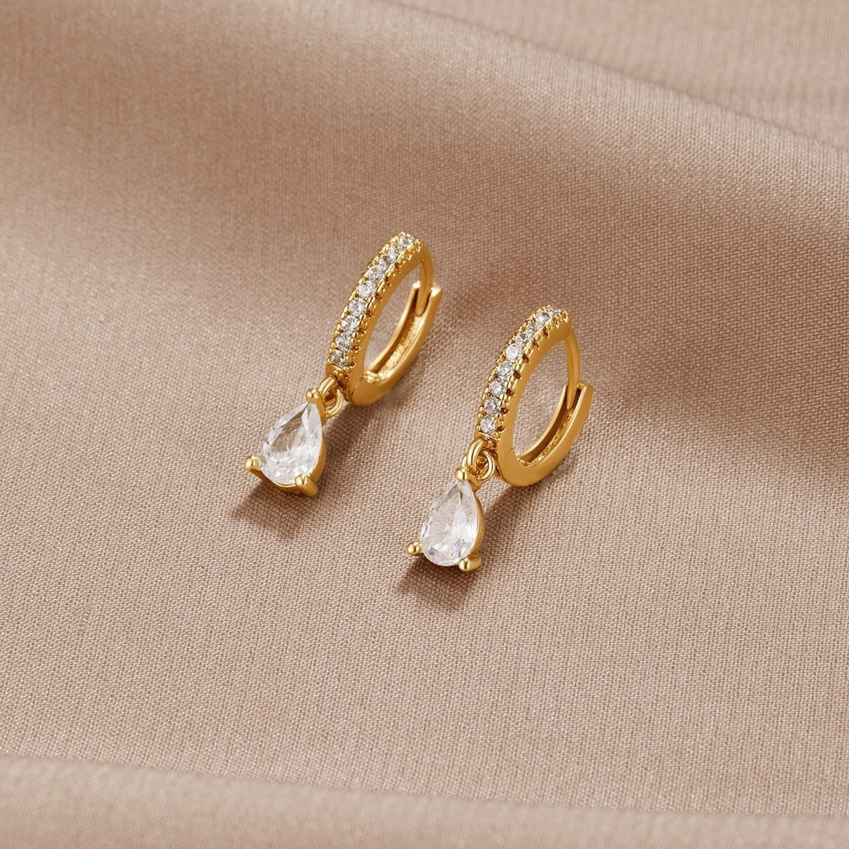 Magdalena – Orecchini in argento con cerchio aperto.