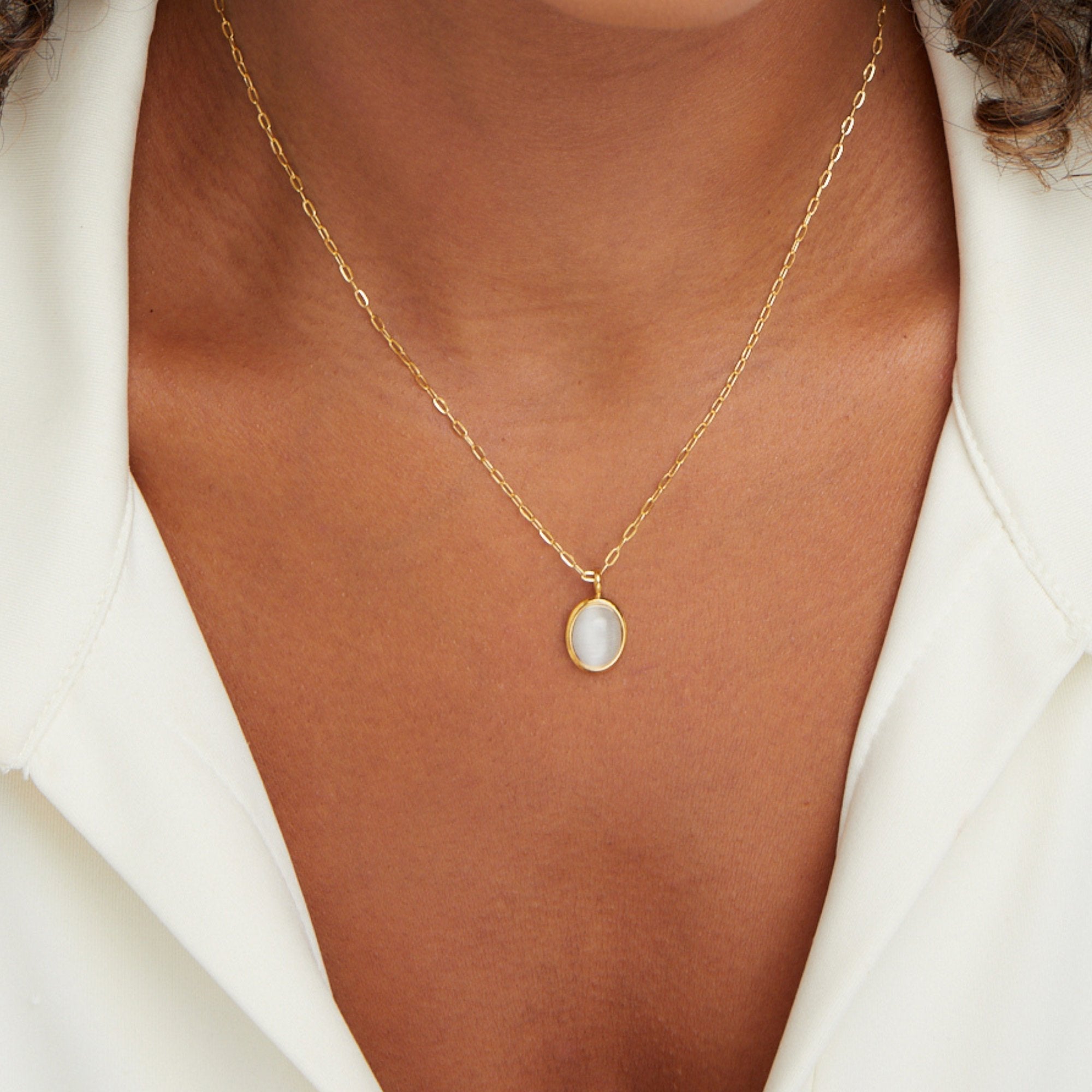 Marina – Collana dorata con pietra blu